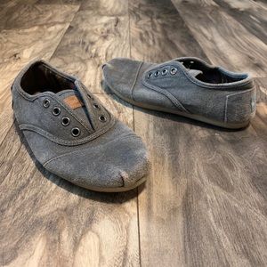 Toms women’s slip on shoes, Size W6
